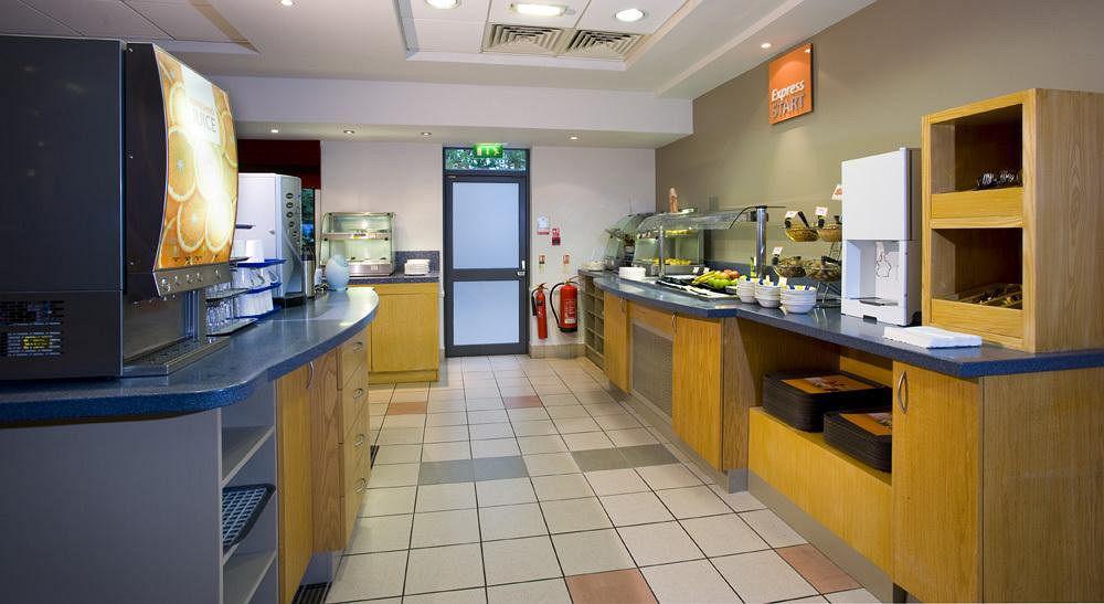 Holiday Inn Express Droitwich Spa By Ihg Restaurang bild